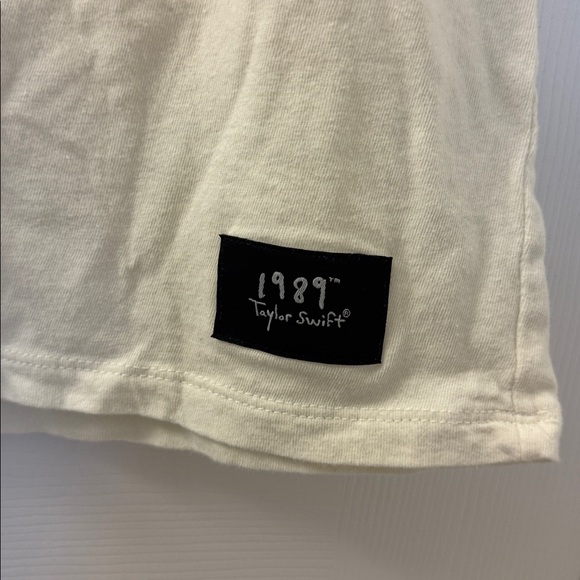 RARE Taylor Swift 1989 Tour Shirt T-Shirt Polaroid Tour Dates Official Merch - Picture 3 of 7